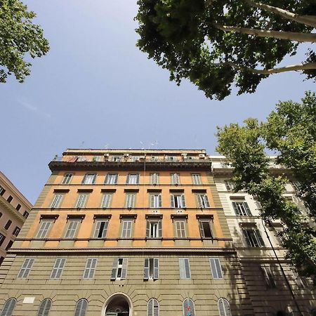 Castro Pretorio Suite -1St Floor Of Historic Mansion With Lift, Comfortable, Baby Friendly, Bike Parking, Most Quiet And Guarded Area In Front Of Officers Headquarters 5 Minutes Walk From Termini Railway & Metro Station - Genuine Guest Care In 4 Lang Esterno foto
