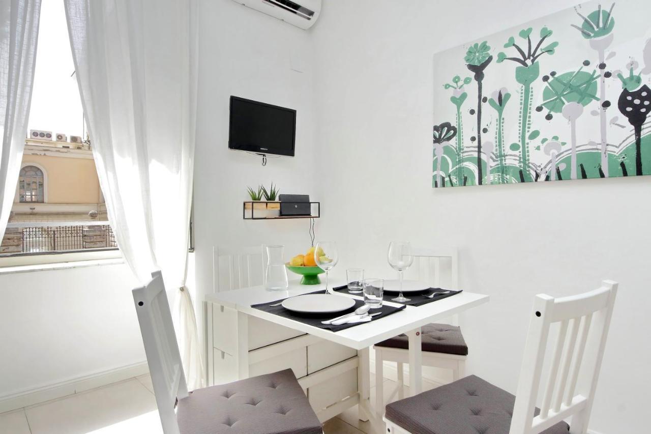 Castro Pretorio Suite -1St Floor Of Historic Mansion With Lift, Comfortable, Baby Friendly, Bike Parking, Most Quiet And Guarded Area In Front Of Officers Headquarters 5 Minutes Walk From Termini Railway & Metro Station - Genuine Guest Care In 4 Lang Esterno foto