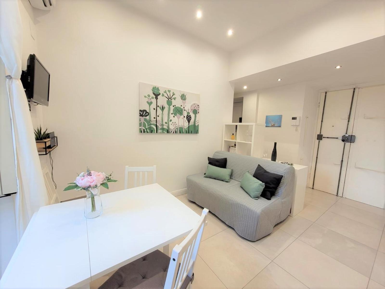 Castro Pretorio Suite -1St Floor Of Historic Mansion With Lift, Comfortable, Baby Friendly, Bike Parking, Most Quiet And Guarded Area In Front Of Officers Headquarters 5 Minutes Walk From Termini Railway & Metro Station - Genuine Guest Care In 4 Lang Esterno foto