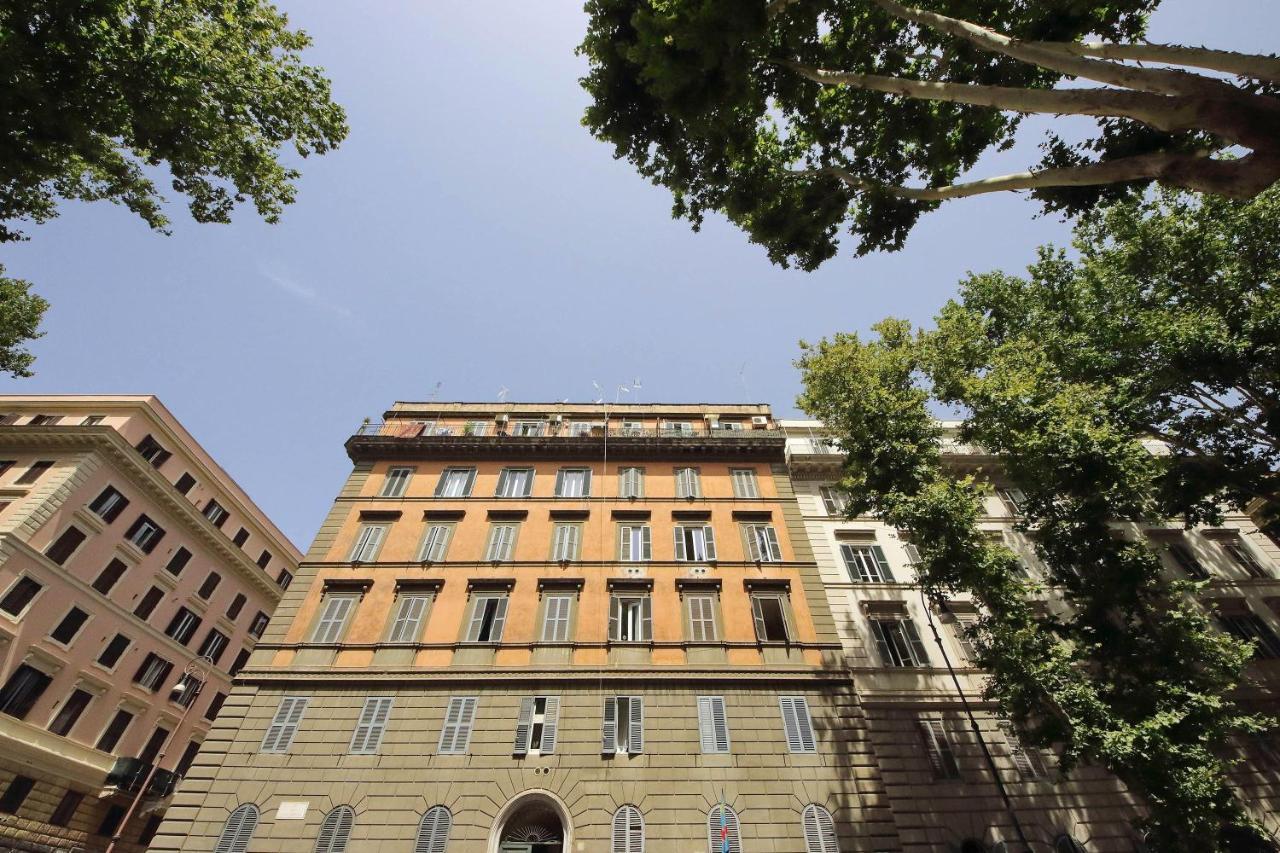 Castro Pretorio Suite -1St Floor Of Historic Mansion With Lift, Comfortable, Baby Friendly, Bike Parking, Most Quiet And Guarded Area In Front Of Officers Headquarters 5 Minutes Walk From Termini Railway & Metro Station - Genuine Guest Care In 4 Lang Esterno foto