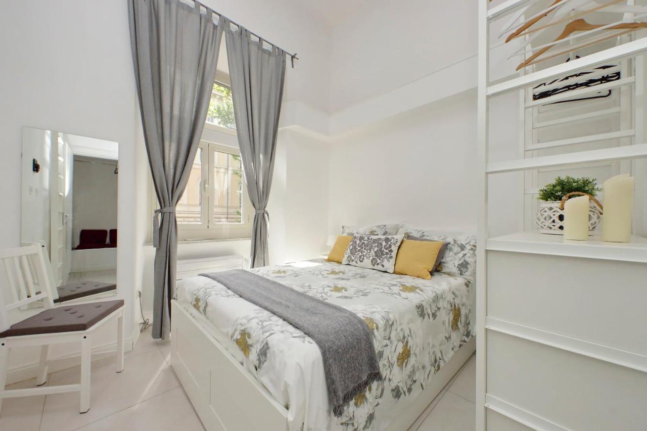 Castro Pretorio Suite -1St Floor Of Historic Mansion With Lift, Comfortable, Baby Friendly, Bike Parking, Most Quiet And Guarded Area In Front Of Officers Headquarters 5 Minutes Walk From Termini Railway & Metro Station - Genuine Guest Care In 4 Lang Esterno foto