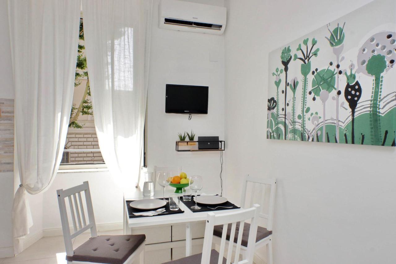 Castro Pretorio Suite -1St Floor Of Historic Mansion With Lift, Comfortable, Baby Friendly, Bike Parking, Most Quiet And Guarded Area In Front Of Officers Headquarters 5 Minutes Walk From Termini Railway & Metro Station - Genuine Guest Care In 4 Lang Esterno foto